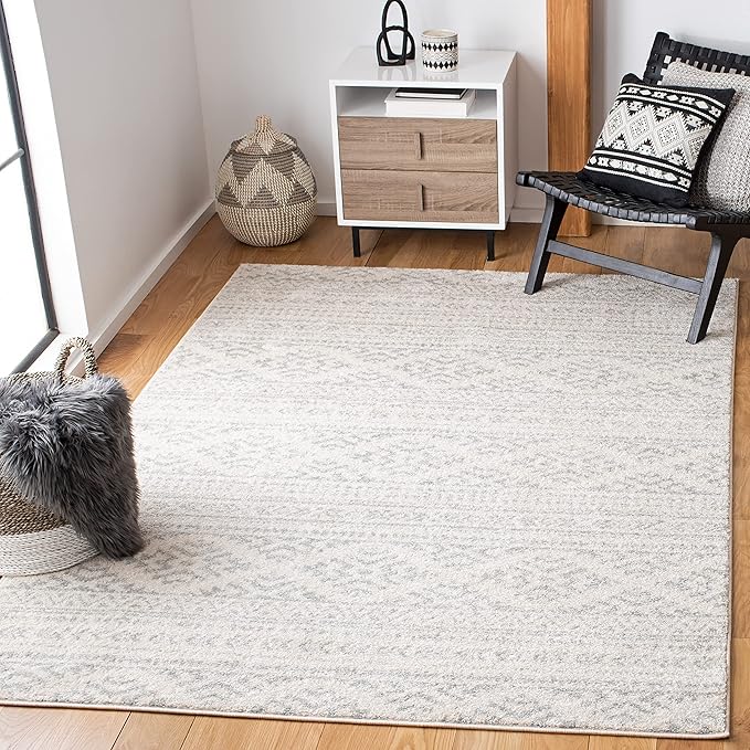 SAFAVIEH Tulum Collection Area Rug - 5'3" x 7'6", Ivory & Light Grey, Moroccan Boho Tribal Design, Non-Shedding & Easy to Clean, Ideal for Living Room, Bedroom, Dining Space (TUL272G)