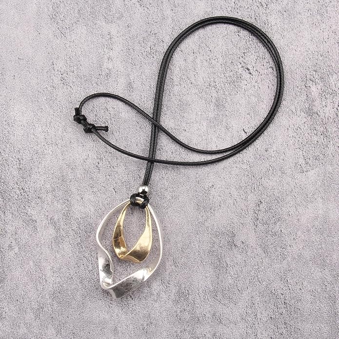 Leather Necklace for Women Boho Choker Necklace Long Cord Leather Pendant Bohemian Neckalce Vintage Alloy Pendant Leather Rope Necklace Wooden Necklaces for Women