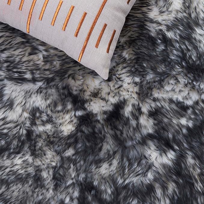SAFAVIEH Sheep Skin Collection Accent Rug - 3'7" x 5'11", Ivory & Dark Charcoal, Handmade Rustic Glam Genuine Pelt, 3.4-inch Thick Ideal for High Traffic Areas in Foyer, Living Room, Bedroom (SHS121G)