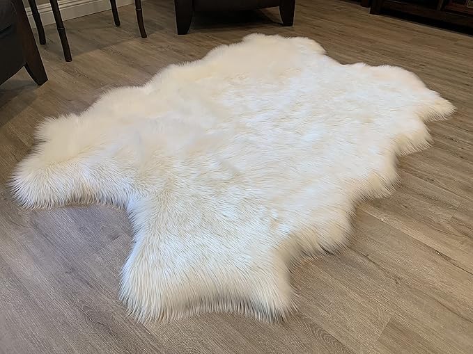 LAMBZY Faux Sheepskin Super Soft Hypoallergenic Silky Shag Rug for Living Room, Kids Room, Sofa (Quarto 4 Pelts 4'x6', White)