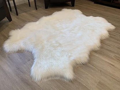 LAMBZY Faux Sheepskin Super Soft Hypoallergenic Silky Shag Rug for Living Room, Kids Room, Sofa (Quarto 4 Pelts 4'x6', White)