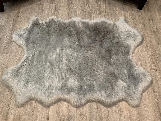 LAMBZY Faux Sheepskin Super Soft Hypoallergenic Silky Shag Rug for Living Room, Kids Room, Sofa (Quarto 4 Pelts 4'x6', Grey)
