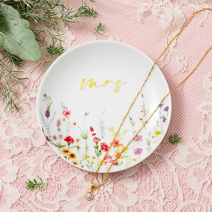 Crisky Mrs Jewelry Ring Dish for Bride Gfits, Bride to Be Wedding Engagement Gift Trinket Tray for Bridal Shower Bachelorette Wedding Party, Fiance Gifts for Women