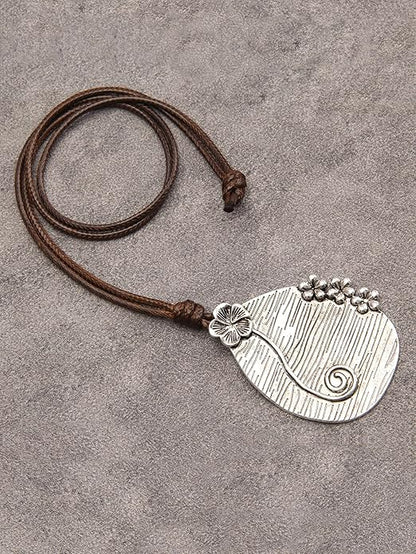Leather Necklace for Women Boho Choker Necklace Long Cord Leather Pendant Bohemian Neckalce Vintage Alloy Pendant Leather Rope Necklace Wooden Necklaces for Women