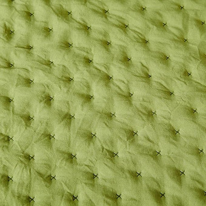 Amazon Basics Brushed Microfiber Quilt Set, Extra Soft with Natural Texture, 3-Piece,King, Green