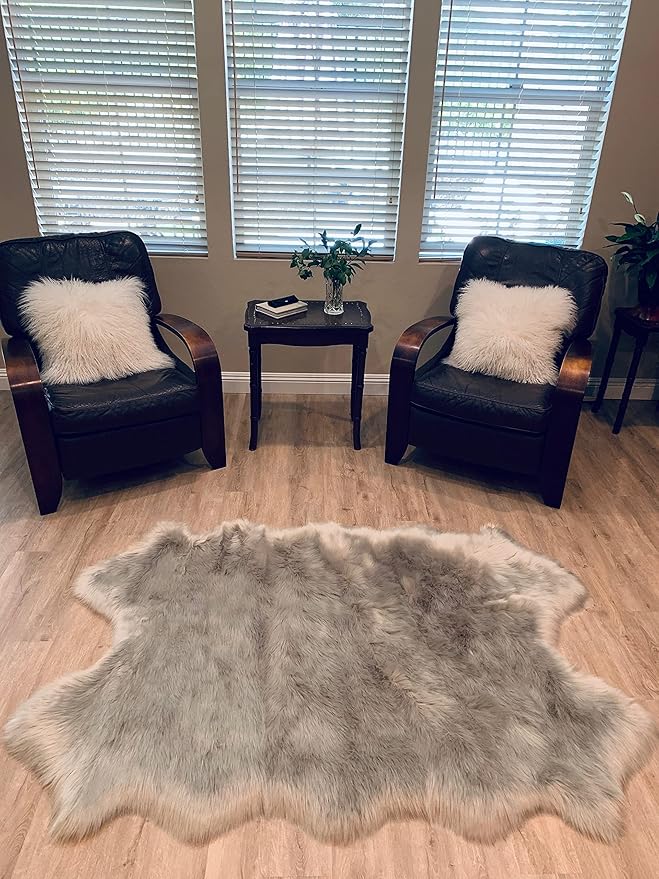 LAMBZY Faux Sheepskin Super Soft Hypoallergenic Silky Shag Rug for Living Room, Kids Room, Sofa (Quarto 4 Pelts 4'x6', Grey)
