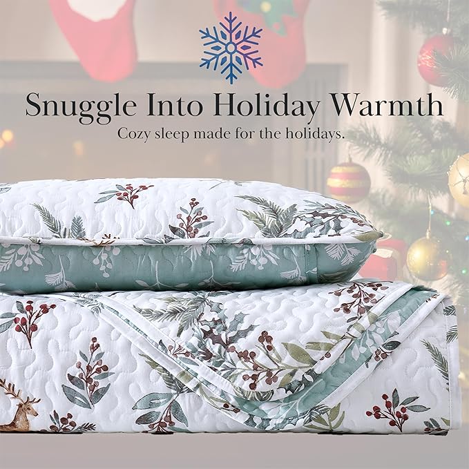 Southshore Fine Living, Inc. Happy Holidays Christmas Holiday Bedding Set 3-Piece Oversized Christmas Queen Quilt Set with Quilted Shams, Full/Queen
