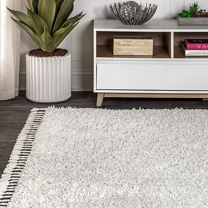 JONATHAN Y Mercer Shag Plush Tassel White Indoor Area Rug, 4x6, Contemporary, Modern, Easy-Cleaning for Living Room, Bedroom, Kitchen, Pet Friendly, Non-Shedding (MCR100A-4)