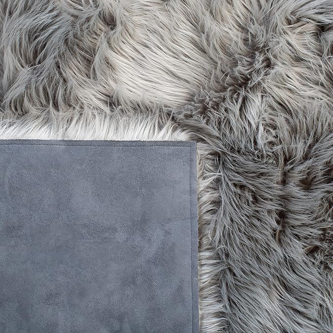 SAFAVIEH Faux Sheep Skin Collection 4' x 6' Grey FSS235D Silken Glam 2.35-inch Thick Area Rug