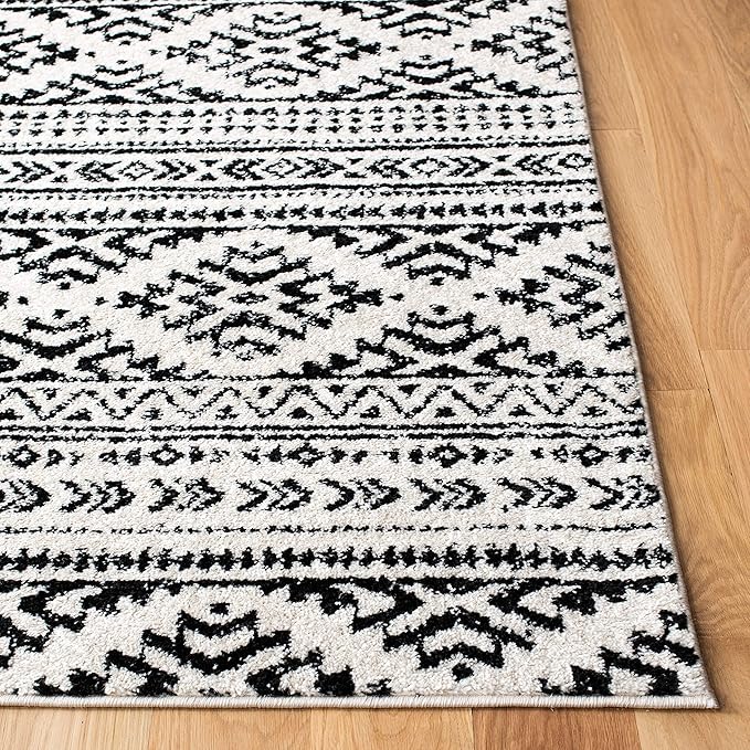 SAFAVIEH Tulum Collection Area Rug - 5' Square, Ivory & Black, Moroccan Boho Tribal Design, Non-Shedding & Easy to Clean, Ideal for Living Room, Bedroom, Dining Space (TUL272B)