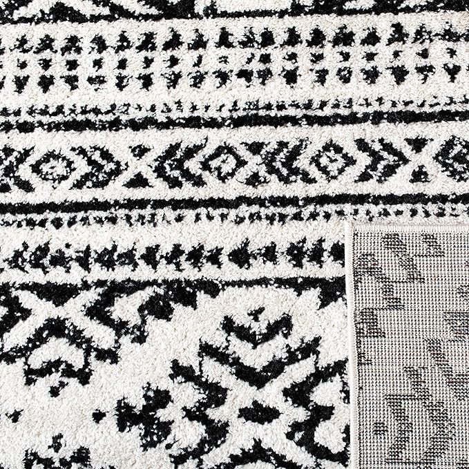 SAFAVIEH Tulum Collection Area Rug - 5' Square, Ivory & Black, Moroccan Boho Tribal Design, Non-Shedding & Easy to Clean, Ideal for Living Room, Bedroom, Dining Space (TUL272B)