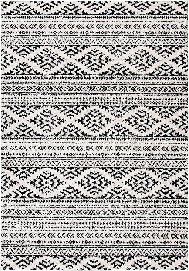 SAFAVIEH Area Rug 4x6 - Tulum Collection - Ivory & Black, Moroccan Boho Tribal Design, Non-Shedding & Easy to Clean, Ideal for Living Room, Bedroom, Dining Space (TUL272B)